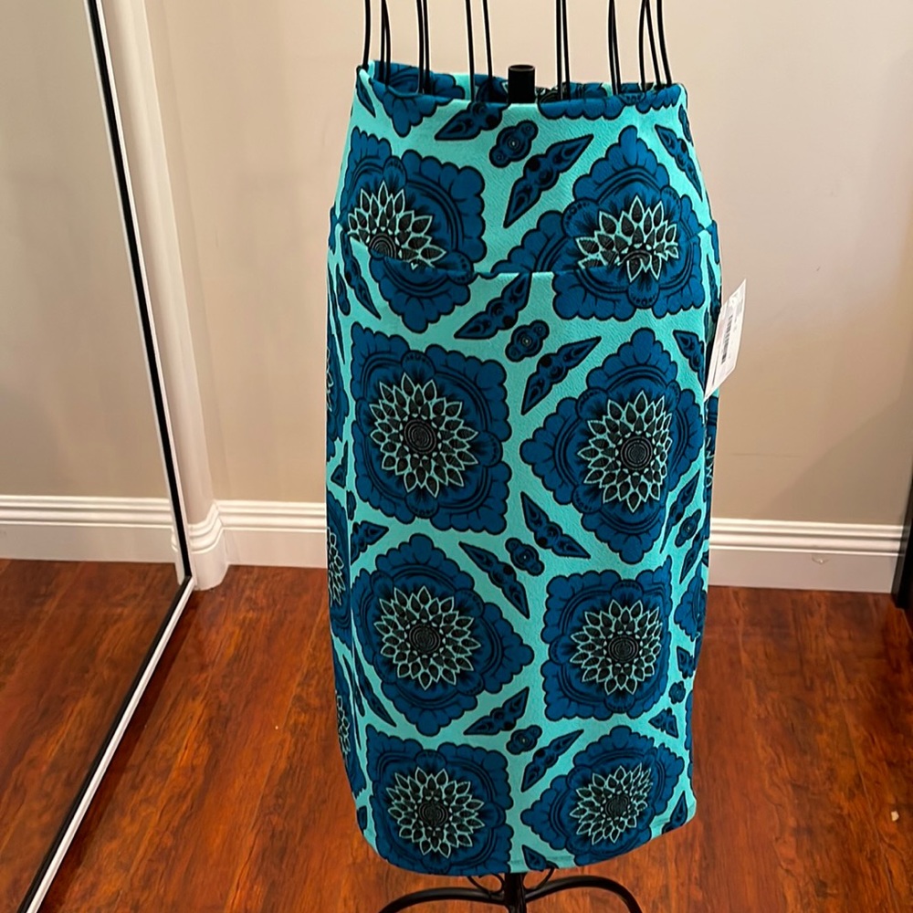 Lularoe Cassie pencil skirt size XL. New with tags.